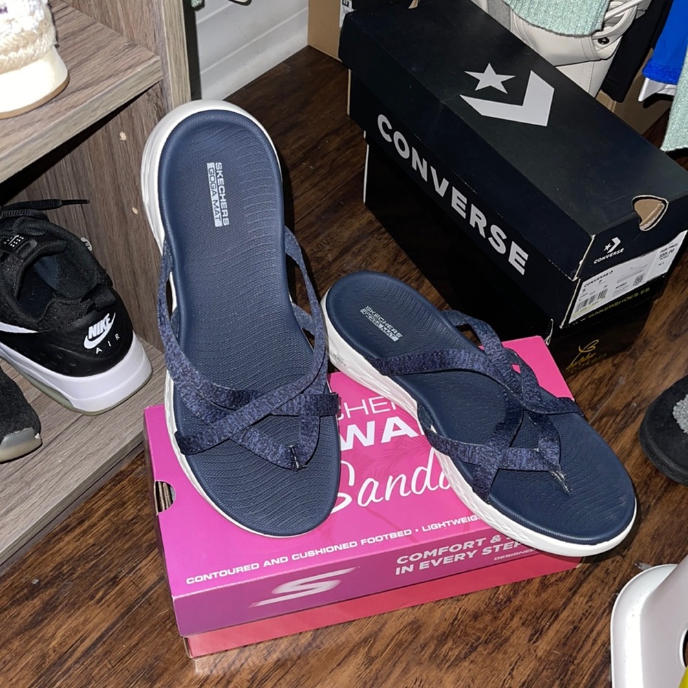 Comfortable Goga Mat Skechers sandals